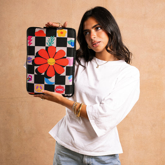 FLOWERS IN A FRAME LAPTOP SLEEVE