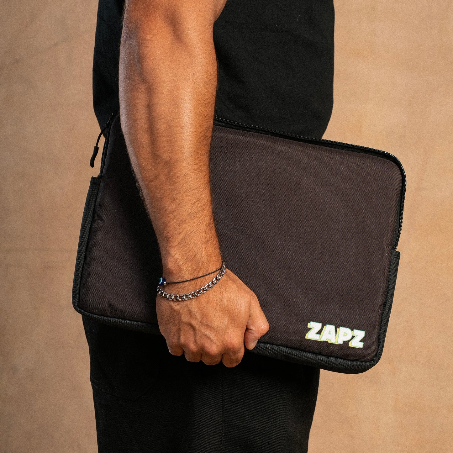 BLACK BASIC LAPTOP SLEEVE